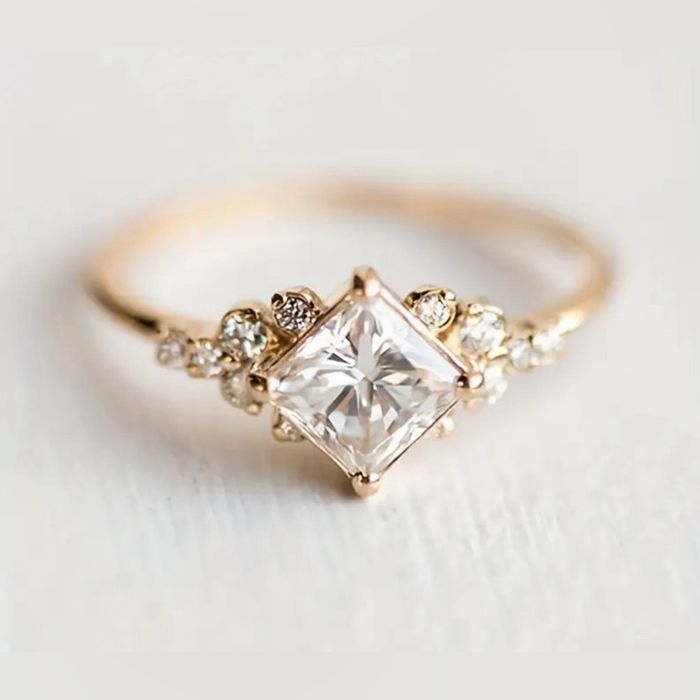 ✨🆕 18k Plated Gold Ring in Ladies Size 7